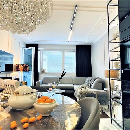 Luxury At Center At Palace +netflix! Varşova