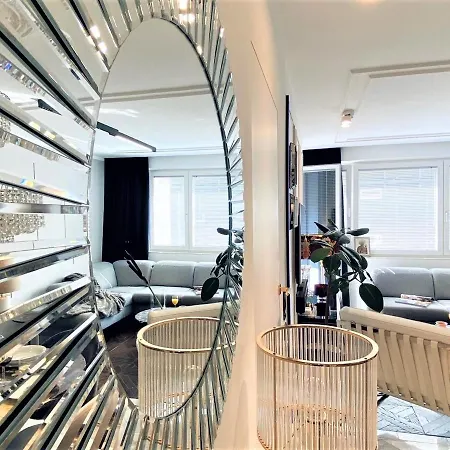 Luxury At Center At Palace +netflix! ワルシャワ