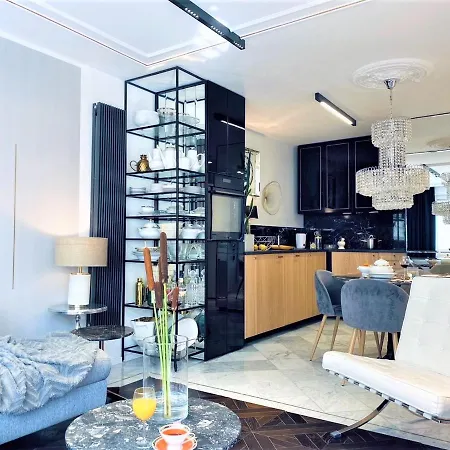 דירה Luxury At Center At Palace +netflix! ורשה